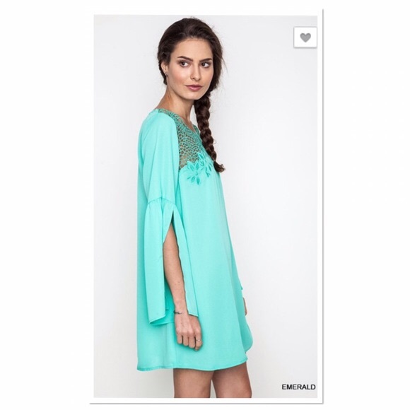 🎉HP🎉BELL SLEEVE DRESS - Picture 2 of 6